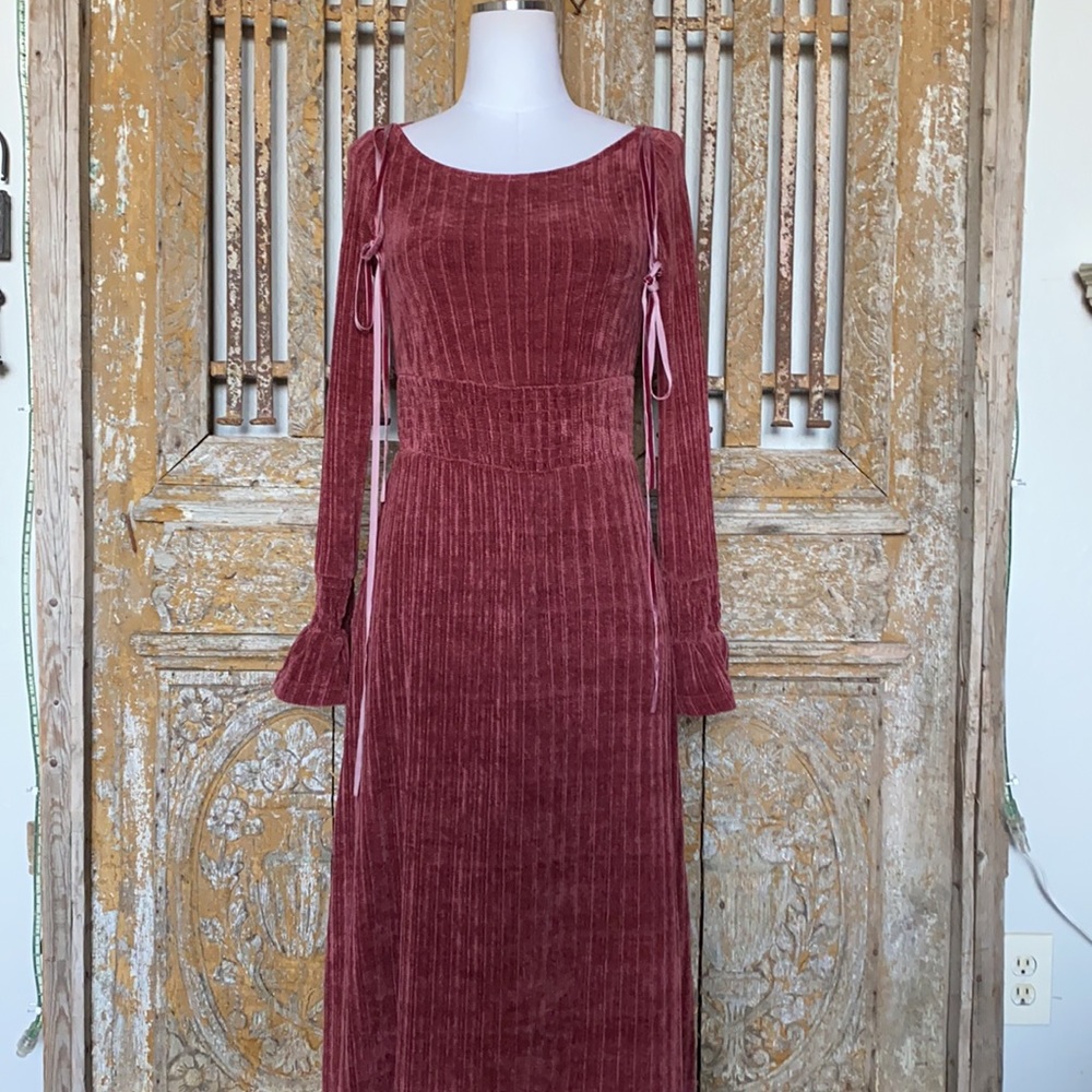 MASKED QUEEN LONG SLEEVE DRESS MEDIUM EXCELLENT
